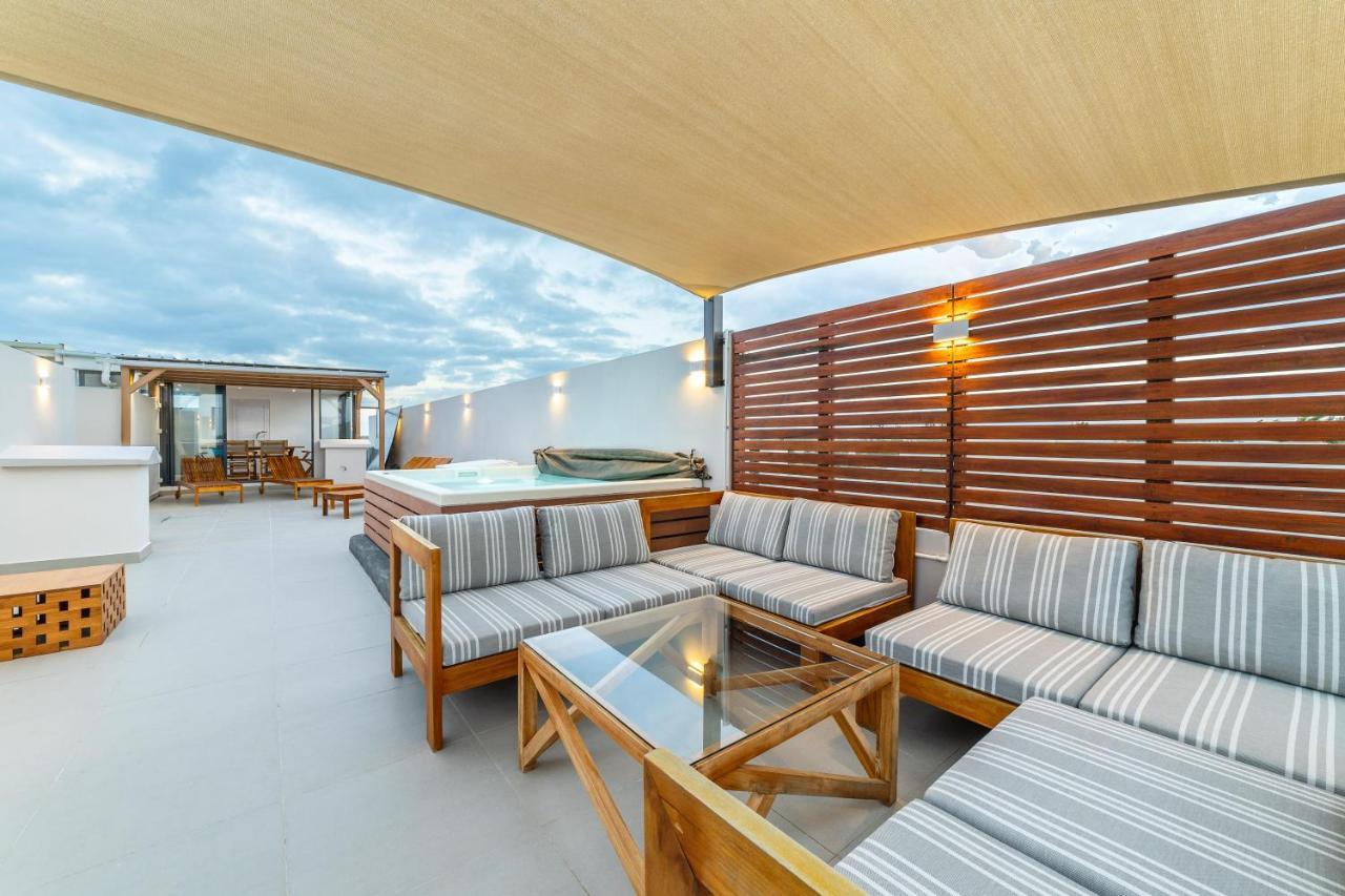 One Bay Residence Unit 15 - Penthouse With Private Roof Top, Jacuzzi And Sea View Grand Baie Exterior foto