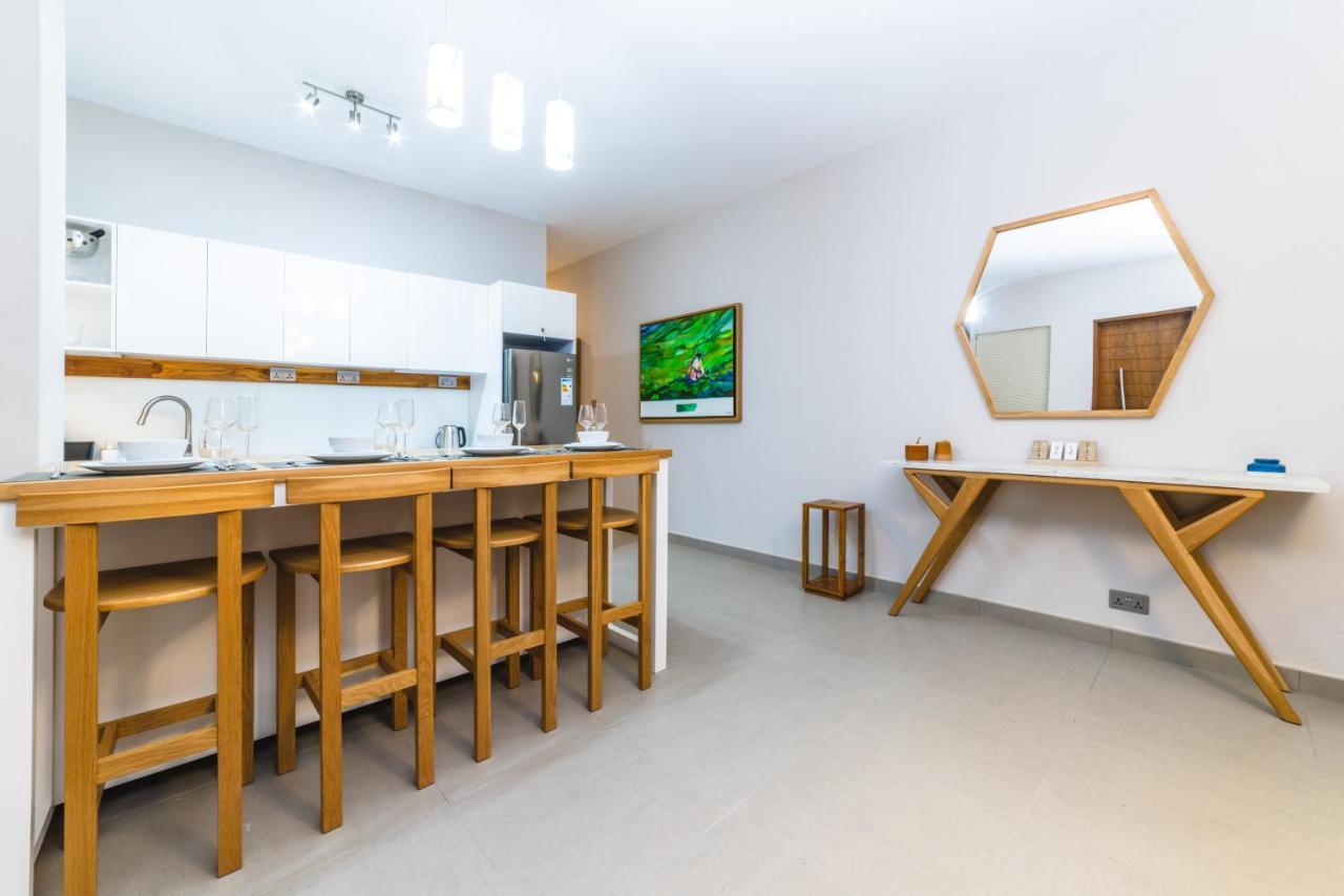 One Bay Residence Unit 15 - Penthouse With Private Roof Top, Jacuzzi And Sea View Grand Baie Exterior foto